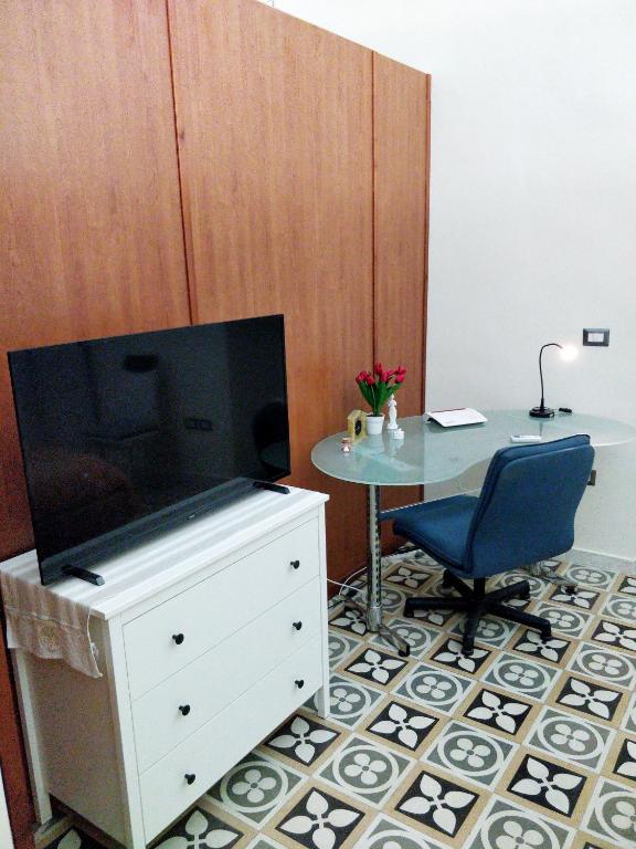 Televízia a/alebo spoločenská miestnosť v ubytovaní Appartamento Manfredi