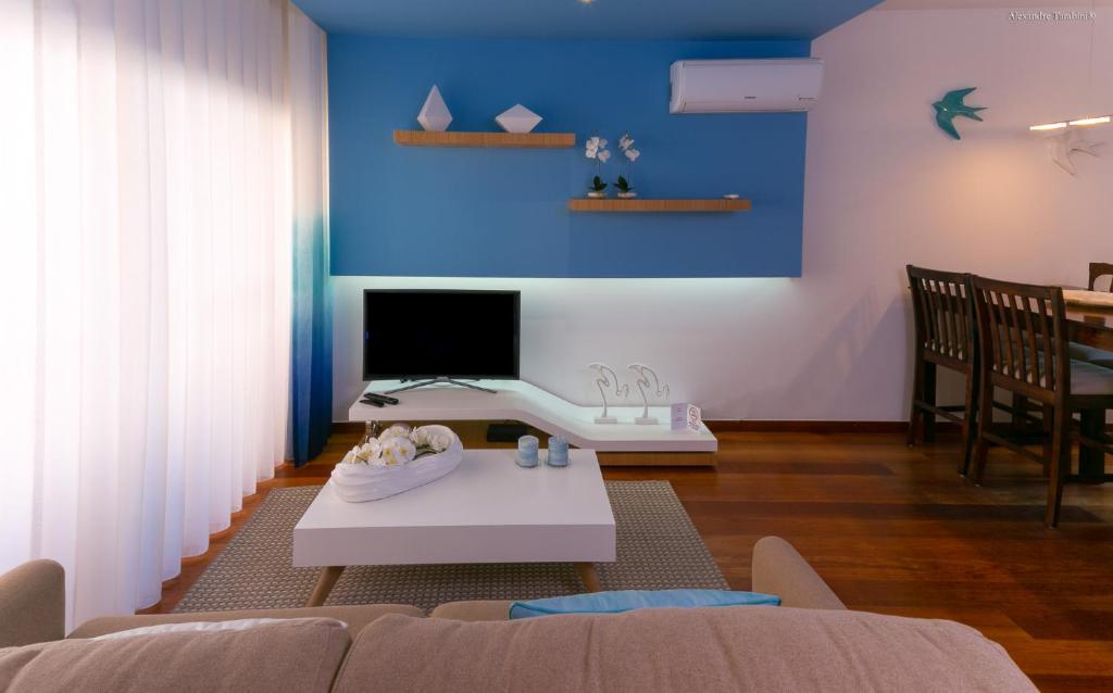 LuzBay Pool Apartments - One-Bedroom Apartment