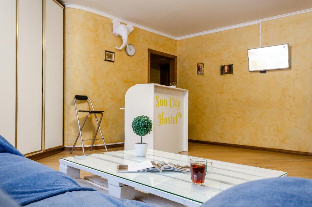 TV a/nebo společenská místnost v ubytování Sun City Hostel 3