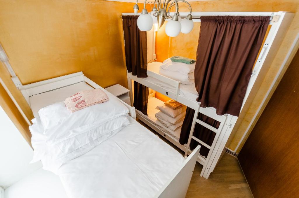 Postel nebo postele na pokoji v ubytování Sun City Hostel 3
