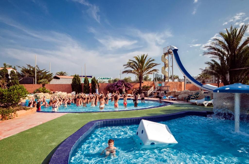 Bazén v ubytování Camping Officiel Siblu Mar Estang nebo v jeho okolí