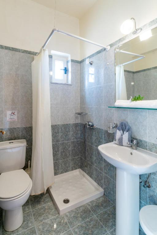 Koupelna v ubytování Hiona Holiday Hotel