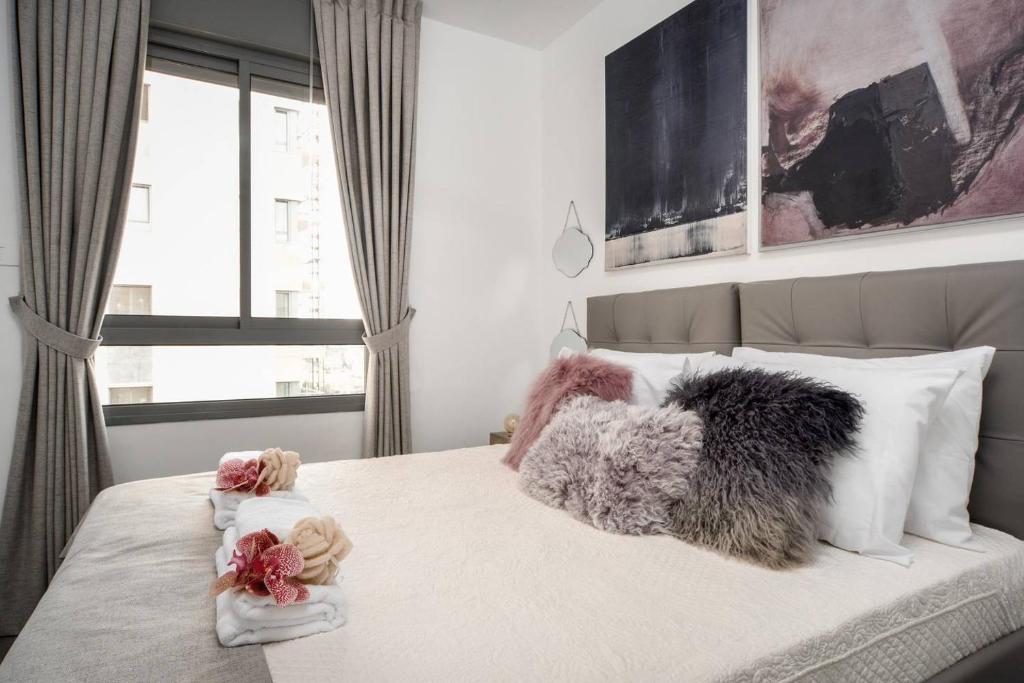 Postel nebo postele na pokoji v ubytování Savyoney Ramat Sharet By Isrentals- 3 Bedrooms
