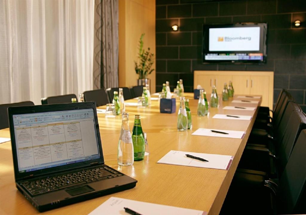 TV a/nebo společenská místnost v ubytování Hala Arjaan by Rotana, Deluxe Hotel Apartments