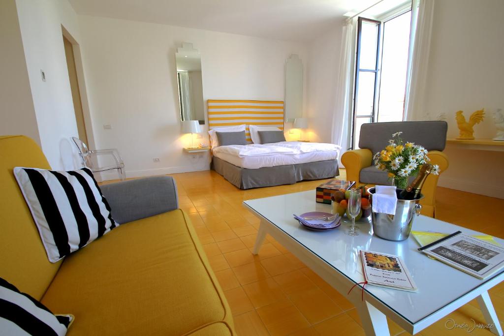 Postel nebo postele na pokoji v ubytování Palazzo Jannuzzi Relais