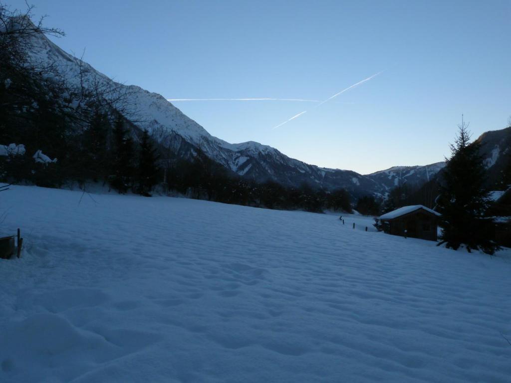 a large snow covered field with mountains in the background at La Cubelette in Chamonix