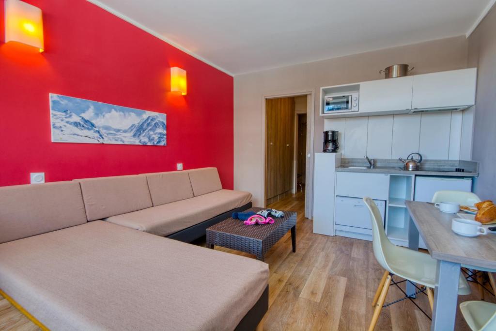 SOWELL RESIDENCES New Chastillon - Appartement Met Balkon