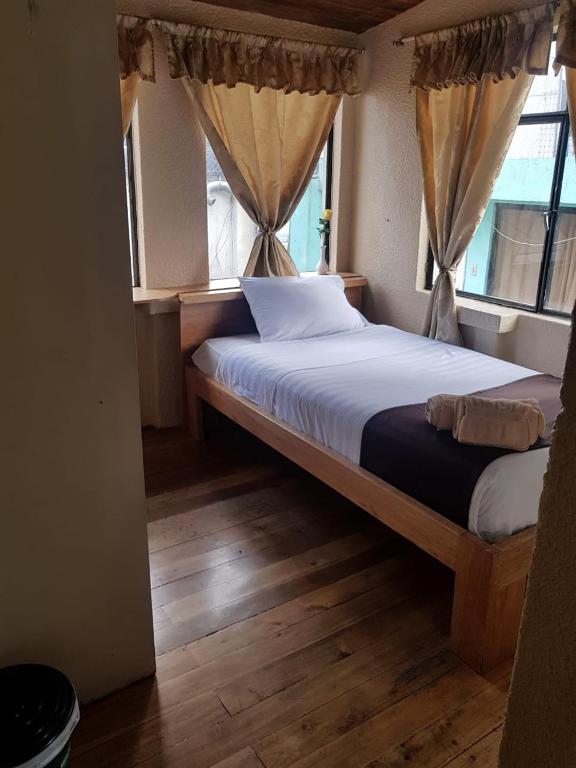 Postel nebo postele na pokoji v ubytování Hostal Loro Verde