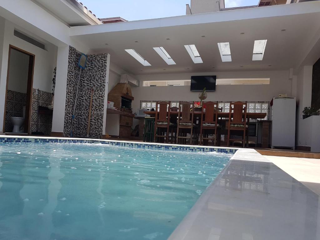  MANSÃO FRENTE A PRAIA - Locação de suítes com área de lazer compartilhada