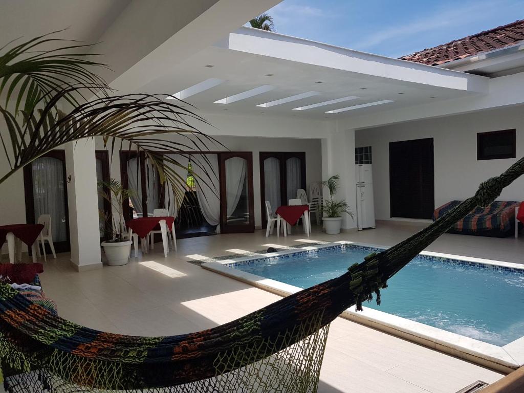  MANSÃO FRENTE A PRAIA - Locação de suítes com área de lazer compartilhada