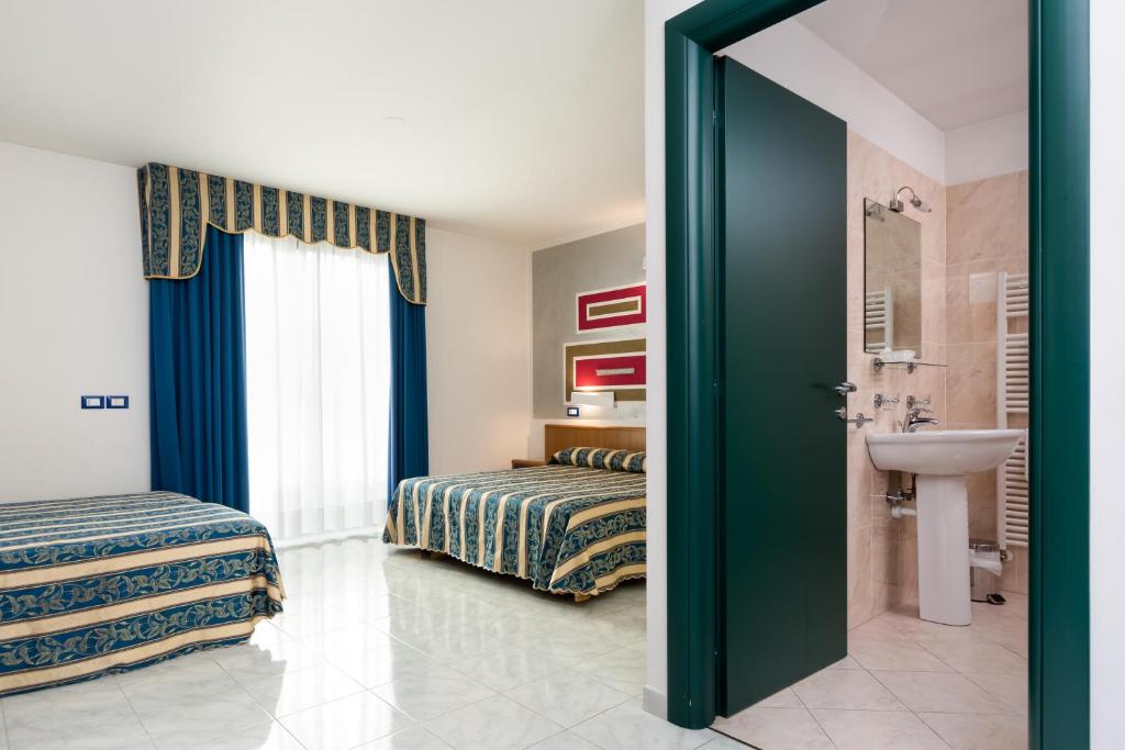 Łóżko lub łóżka w pokoju w obiekcie Hotel Centrale