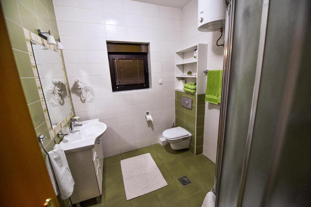 Apartman Natalija Banja Luka - Triple Chambre Avec Salle De Bain Privée