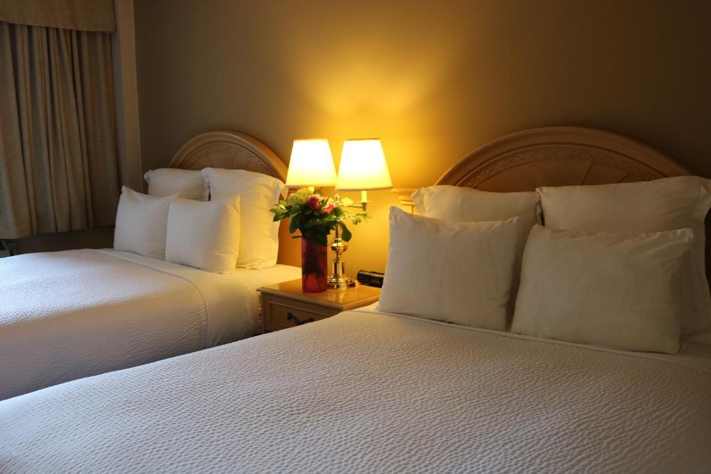 Postel nebo postele na pokoji v ubytování Nomad Hotel & Suites