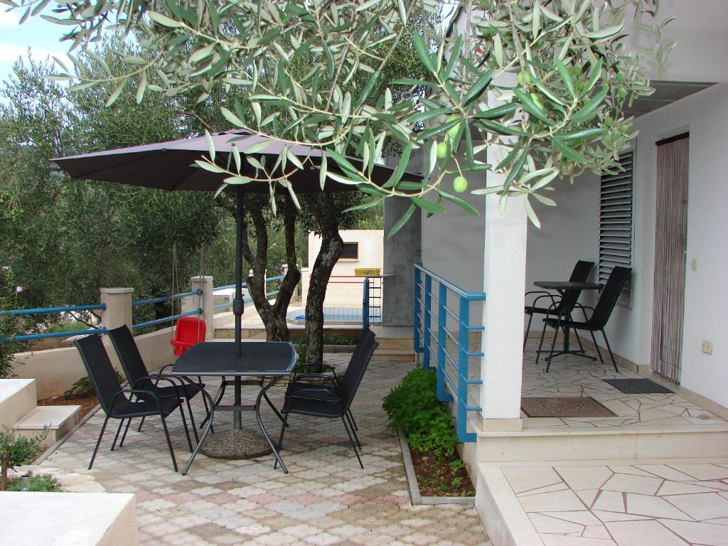 Patio alebo iná vonkajšia časť ubytovania Iva Lavanda