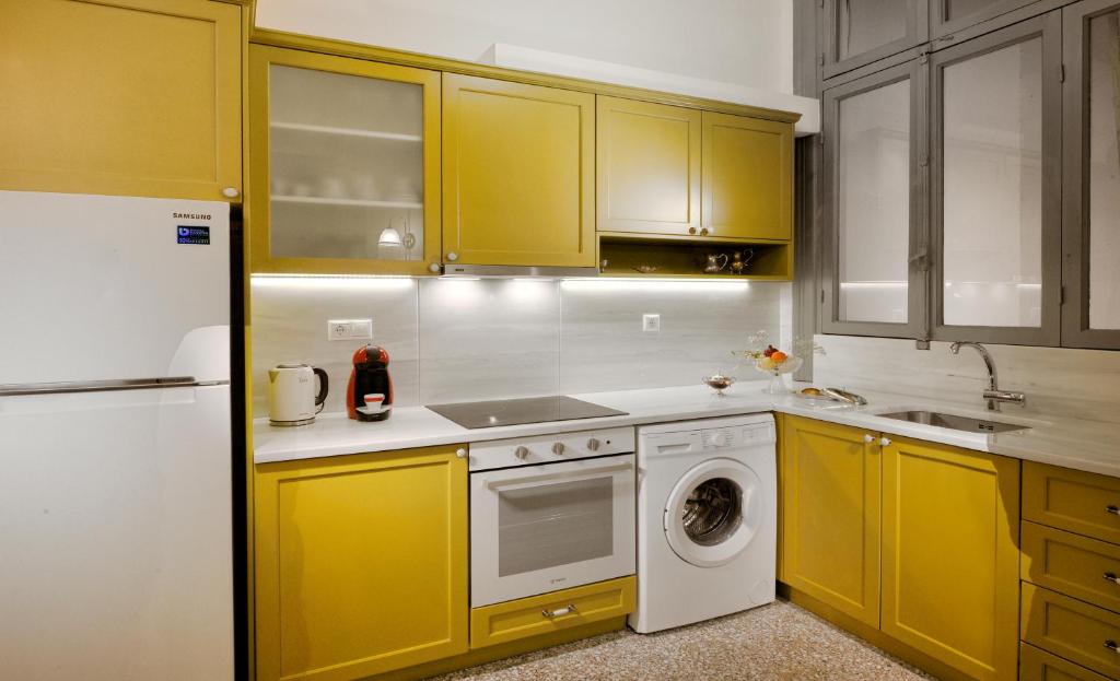 Kuchyň nebo kuchyňský kout v ubytování Athenian Vintage Apartments