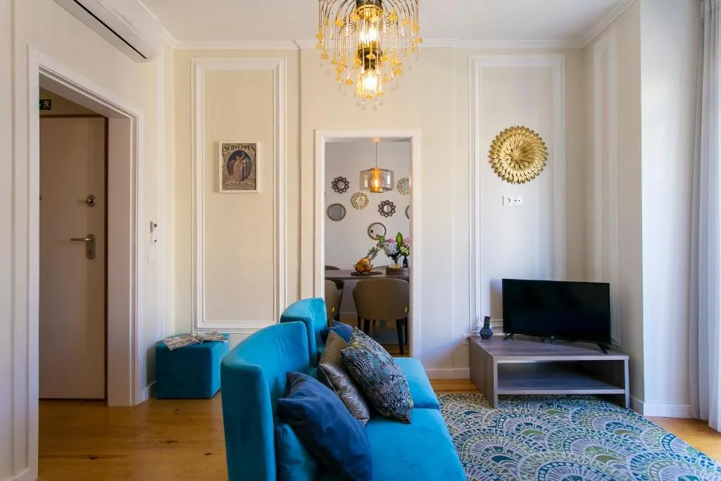 Art Deco 5 Bedrooms Flat in the City Center, Amadora, Portugal
