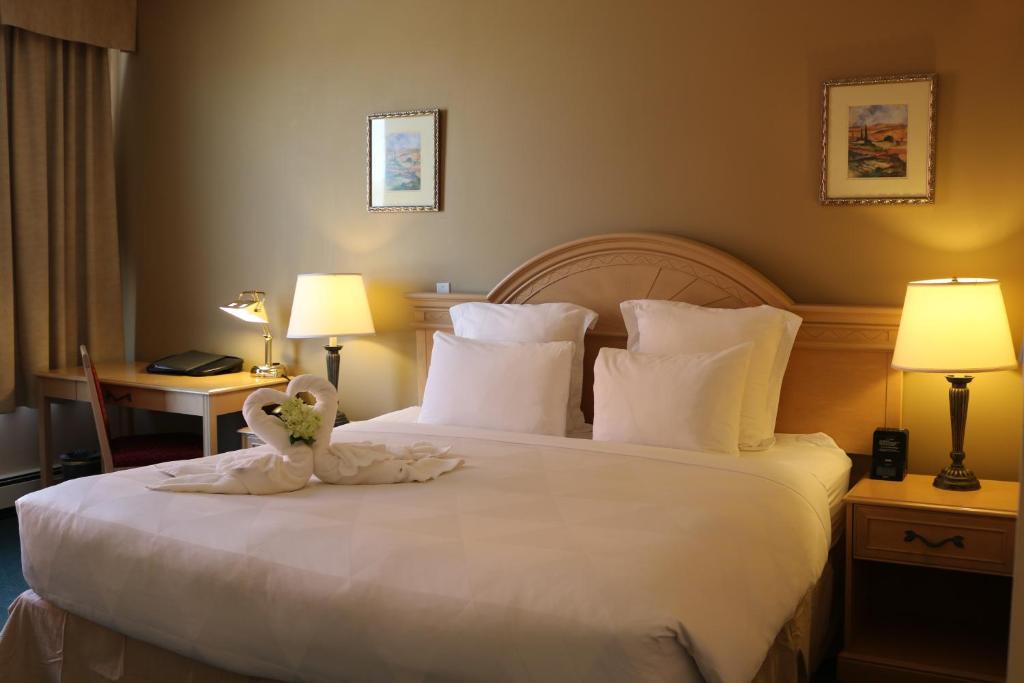 Postel nebo postele na pokoji v ubytování Nomad Hotel & Suites
