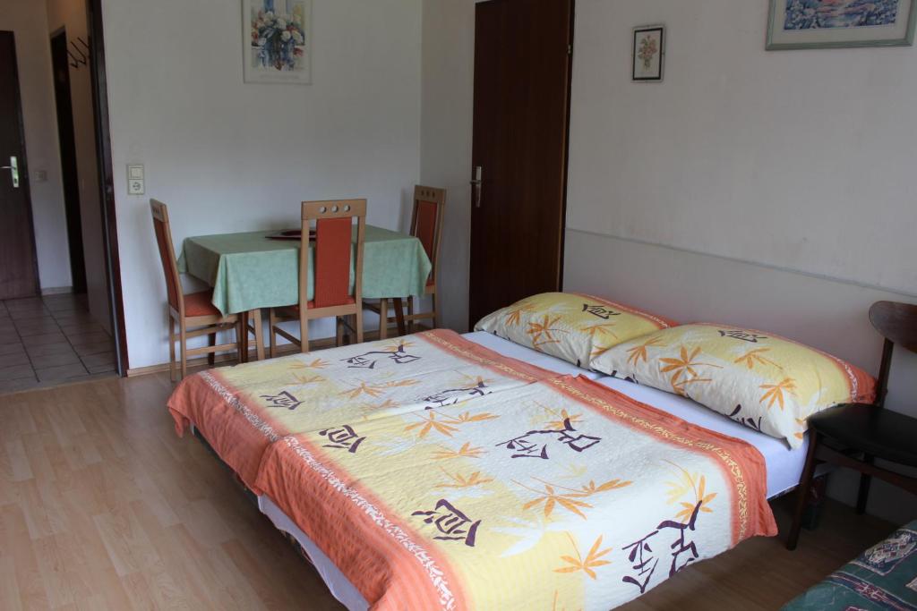 A bed or beds in a room at Apartments Krassnig