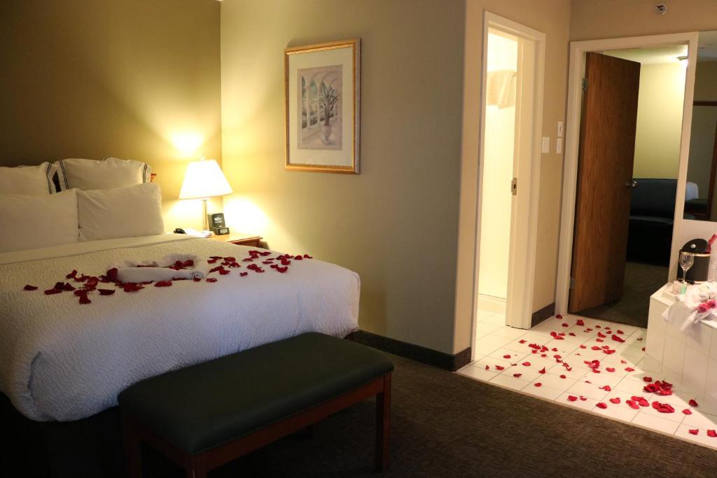 Postel nebo postele na pokoji v ubytování Nomad Hotel & Suites