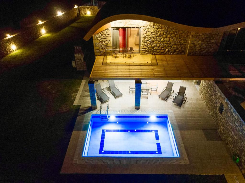 The swimming pool at or close to Estrella Villas