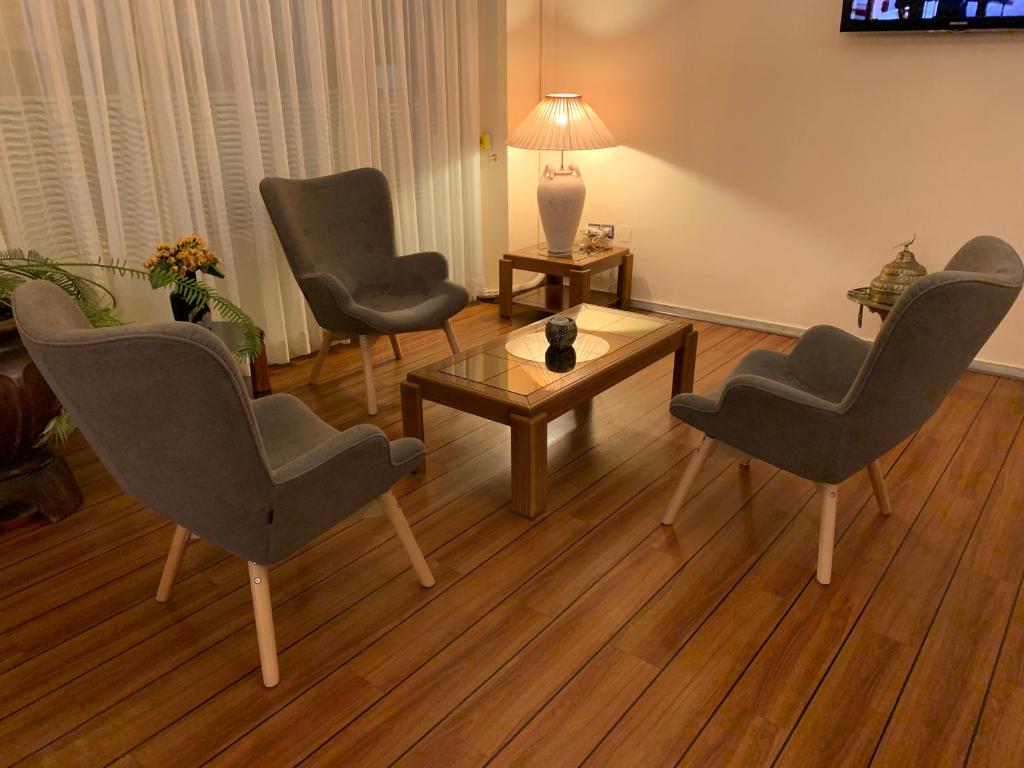 Posezení v ubytování Anemoni Piraeus Hotel
