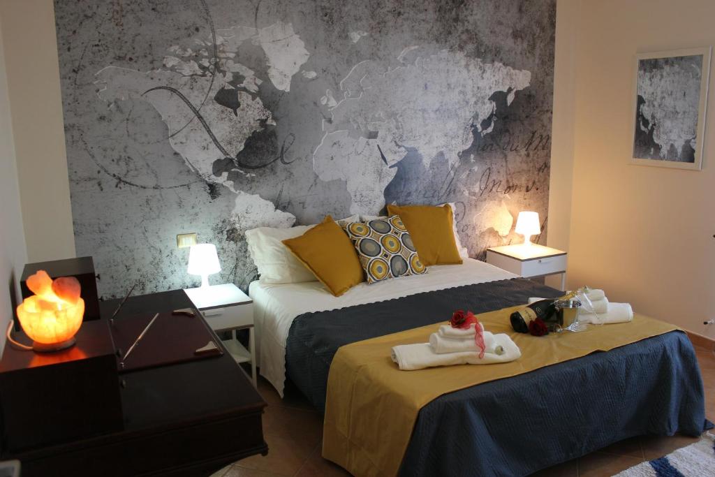 מיטה או מיטות בחדר ב-L' Attico di Kely