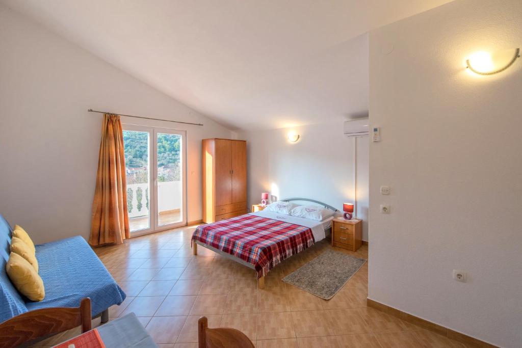 Postel nebo postele na pokoji v ubytování Apartments Slavica