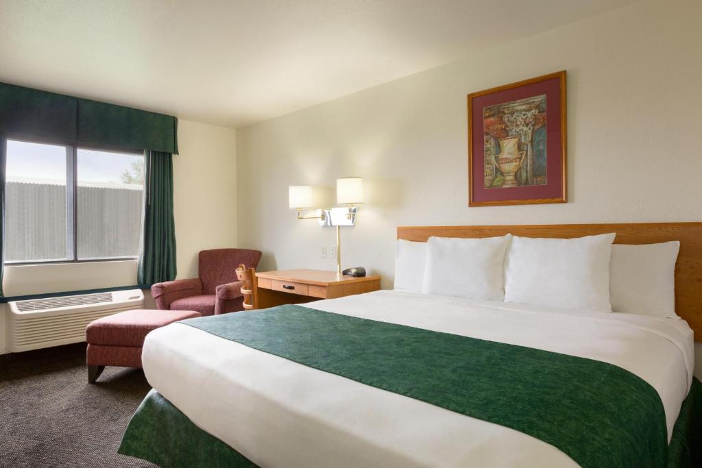 Travelodge by Wyndham Alpine - Habitación Con Cama Extragrande - No Fumadores