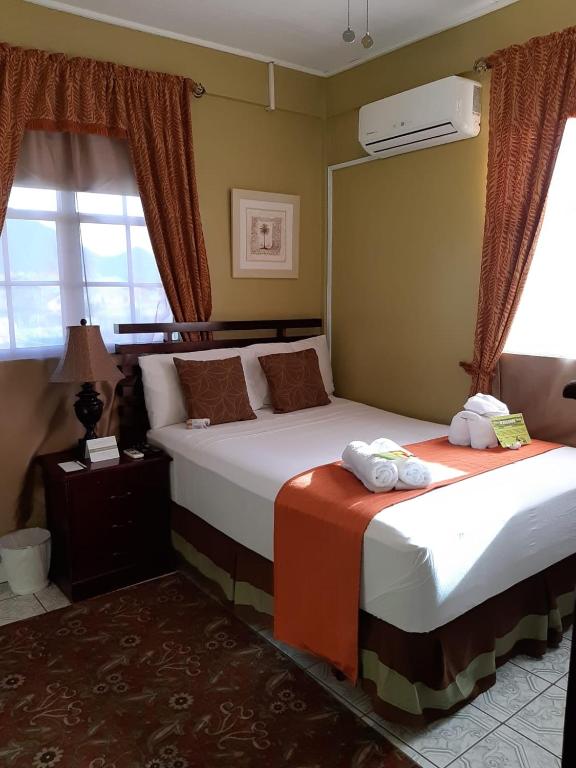 Postel nebo postele na pokoji v ubytování Narakiel's Inn
