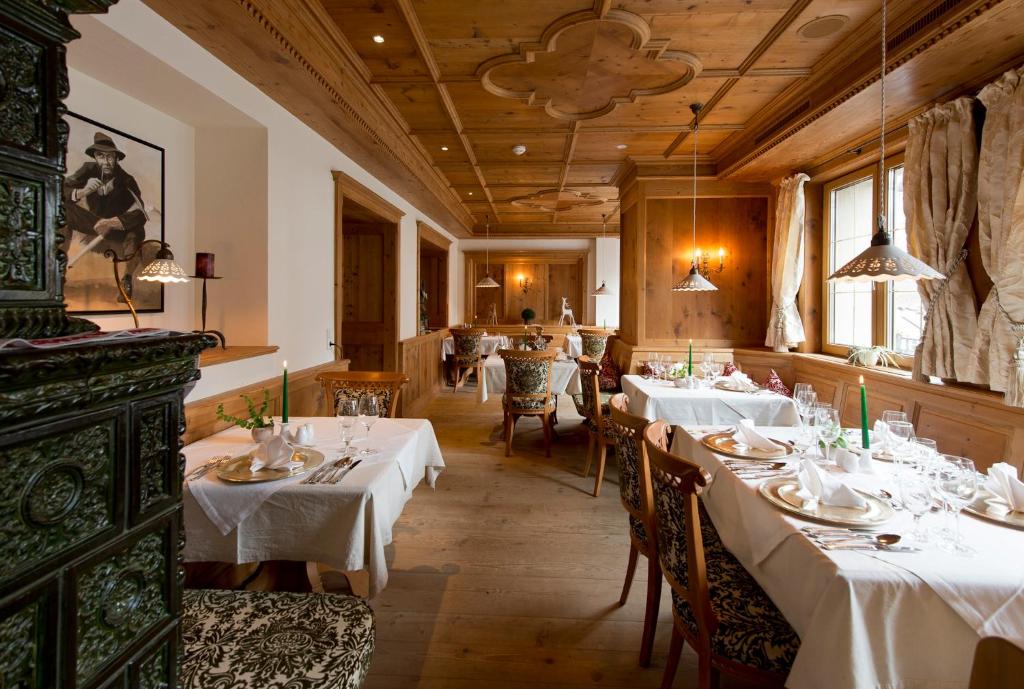 Reštaurácia alebo iné gastronomické zariadenie v ubytovaní Alpenresort Fluchthorn
