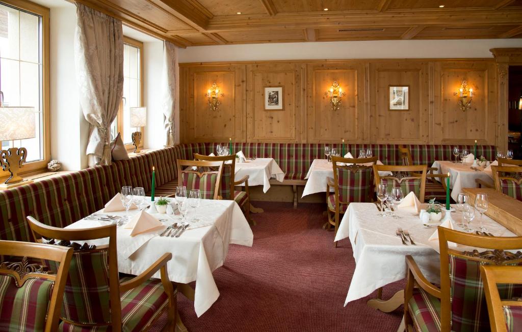 Reštaurácia alebo iné gastronomické zariadenie v ubytovaní Alpenresort Fluchthorn