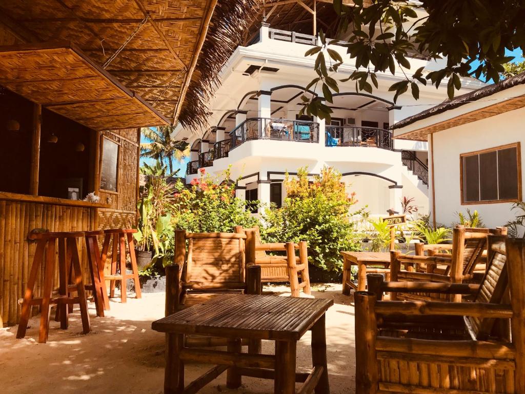 Gallery image of Everyday Sunday Formerly Carl's Island Inn in Bantayan Island