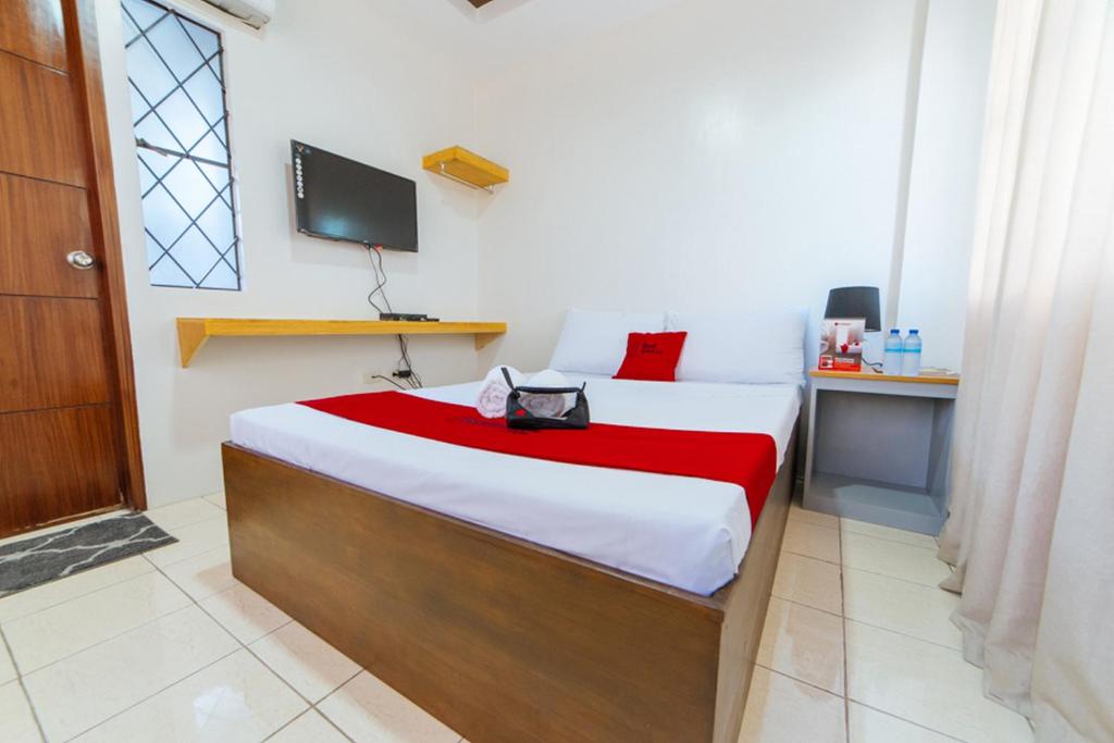 TV a/nebo společenská místnost v ubytování RedDoorz Plus @ Casa Lucia Sindalan San Fernando City Pampanga