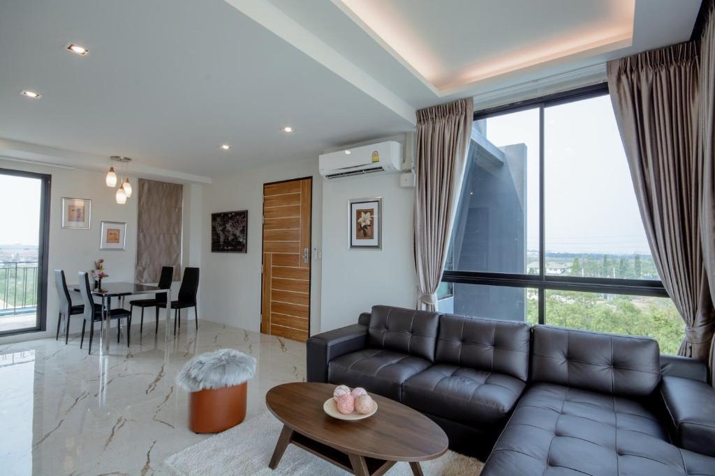 Posezení v ubytování The Living Hotel SamutPrakan