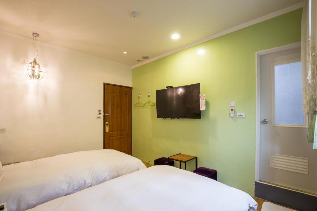 TV a/nebo společenská místnost v ubytování N. Castle Hotel