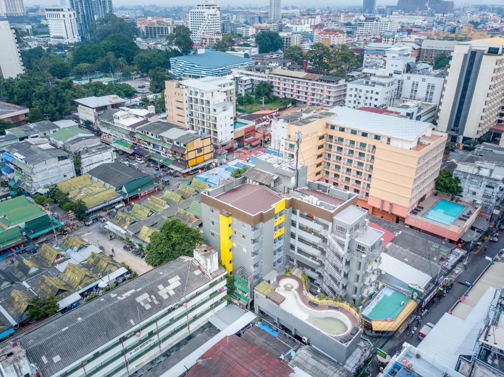 Nespecifikovaný výhled na destinaci Pattaya Central nebo výhled na město při pohledu z hotelu