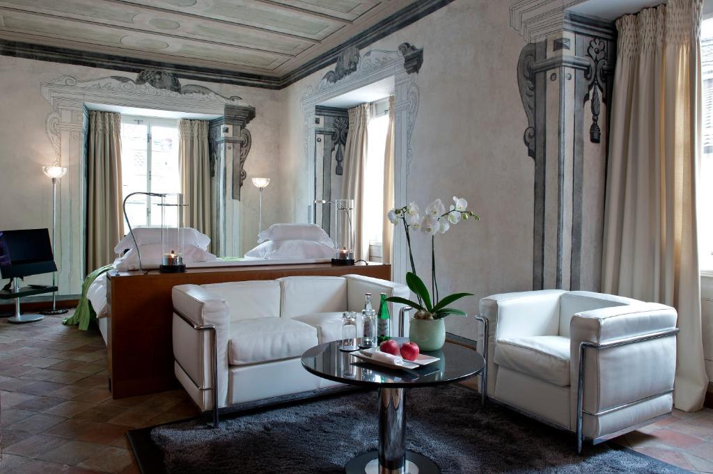 Posezení v ubytování Widder Hotel - Zurichs Luxury Hideaway