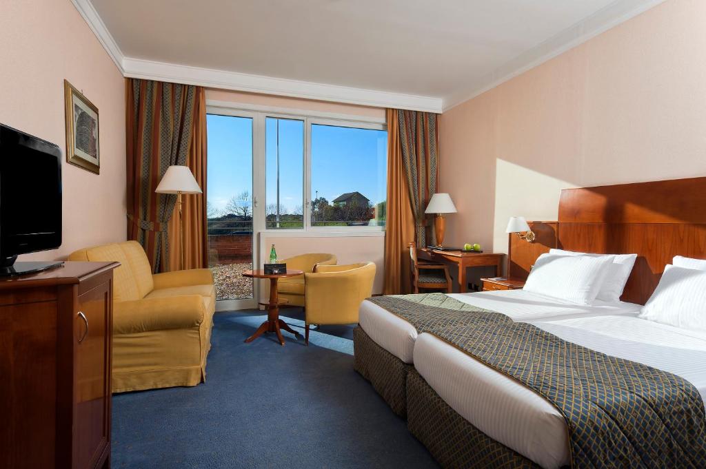 Postel nebo postele na pokoji v ubytování Hotel Roma Aurelia Antica