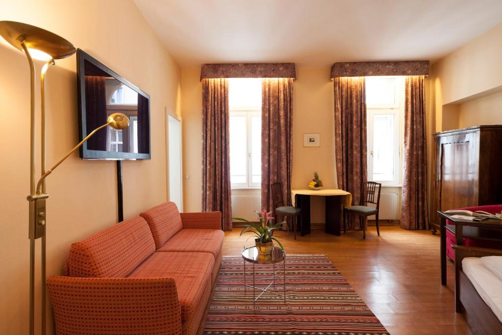 Telewizja i/lub zestaw kina domowego w obiekcie Mondial Appartement Hotel