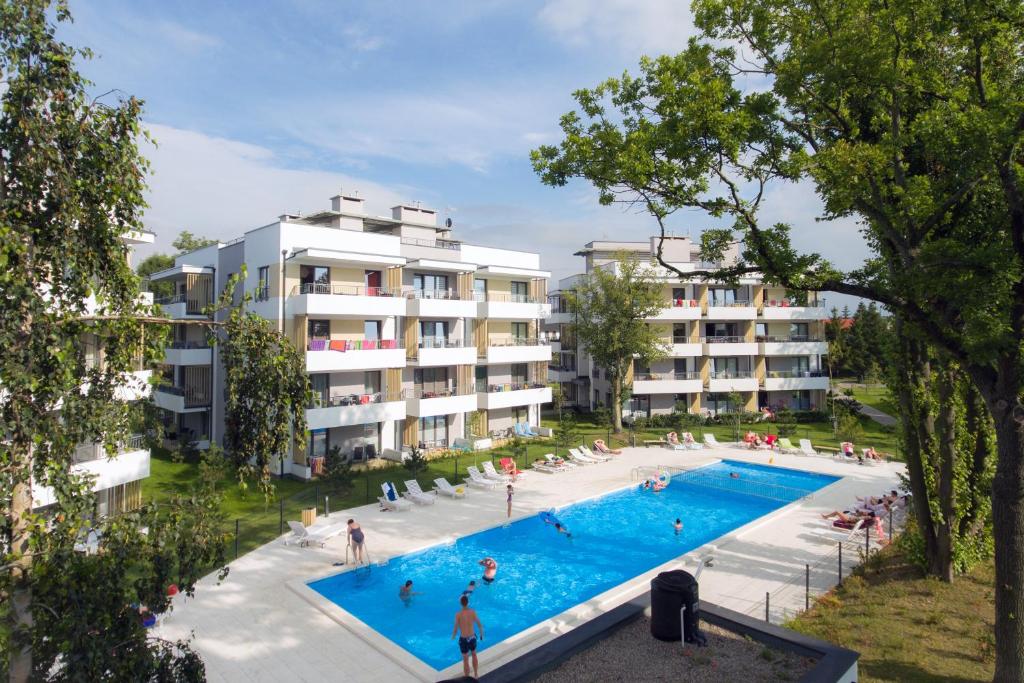 an aerial view of a swimming pool in front of apartments at Apartament osiedle Burco in Ustronie Morskie