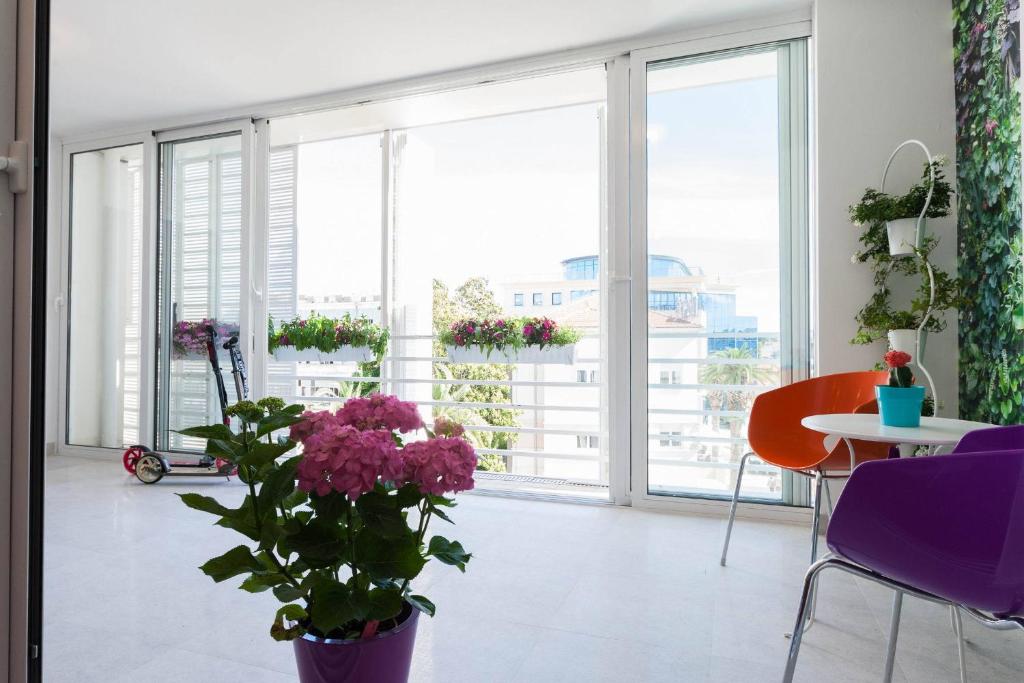 Balkón nebo terasa v ubytování White Towers Residences