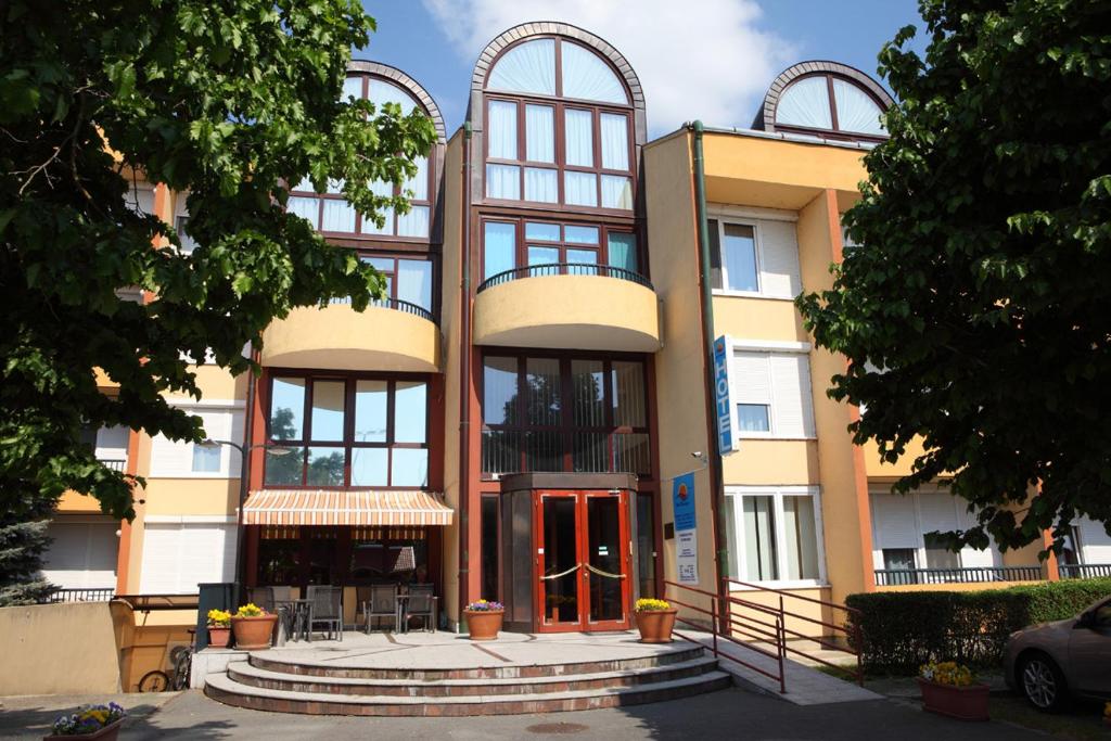 Budova, kde se aparthotel nachází