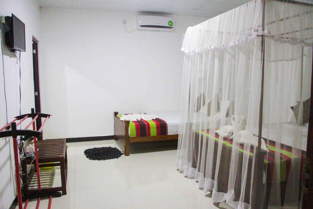 TV a/nebo společenská místnost v ubytování Sigiriya Mana B&B