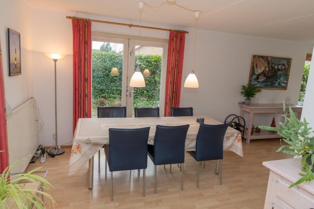 a dining room with a table and chairs at Hello Zeeland - Vakantiehuis Zwin 174 in Breskens