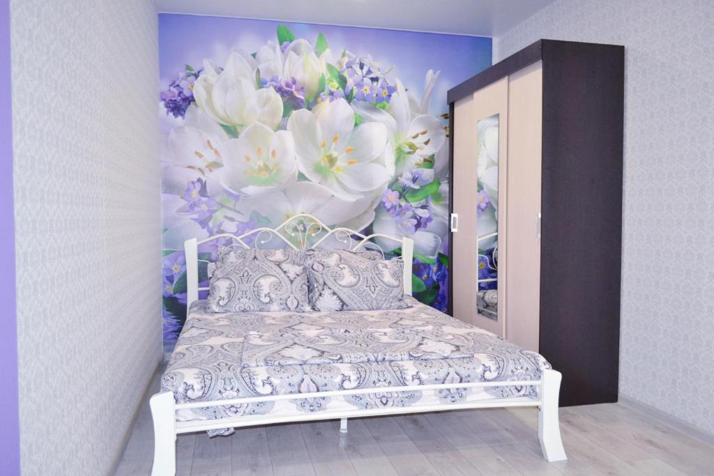 Llit o llits en una habitació de Apartment on Pirogova and Raduzhnaya