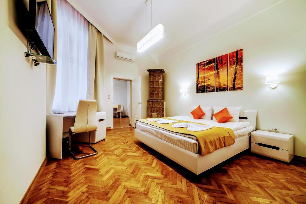 Family apartments in Lviv center with balcony - Knyazha Street 4, Ap 3 - Two-Bedroom Family Apartment With Terrace