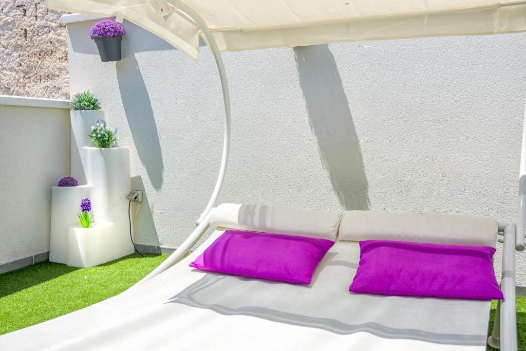 Posteľ alebo postele v izbe v ubytovaní Atico con terraza ac 1hab en el centro y piscina comunitaria