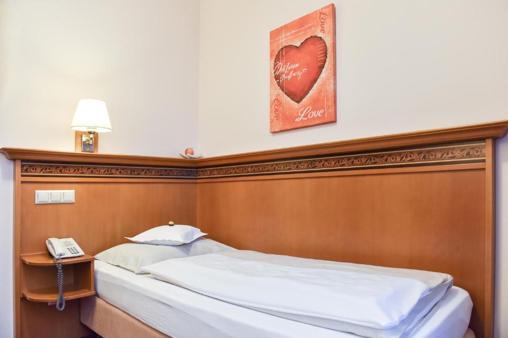 Postel nebo postele na pokoji v ubytování Hotel Alexandra