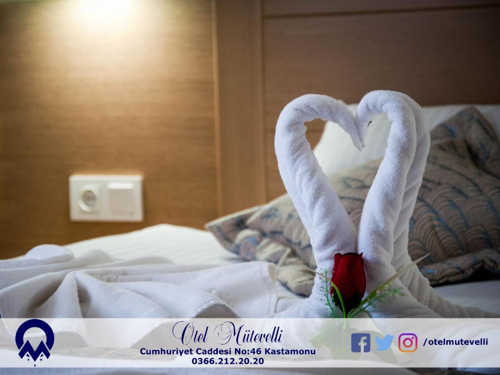 two swans making a heart shape on a bed at Otel Mutevelli in Kastamonu