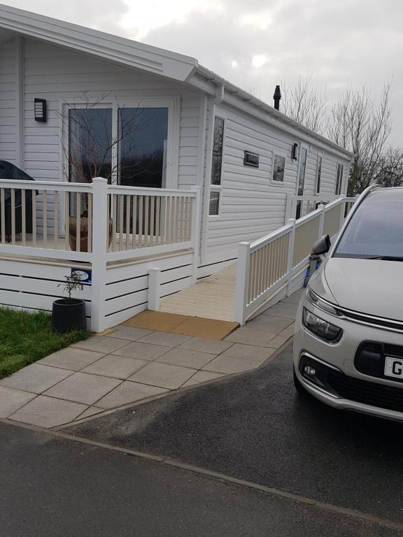 Kent Getaways - Three Bedroom Lodge